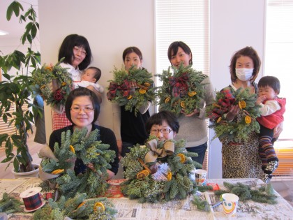 *◆*◇*◆* 　黒川店でも本物のモミの木でクリスマスリース作りをしました～♪♪　保険サロン名古屋黒川店　*◆*◇*◆*