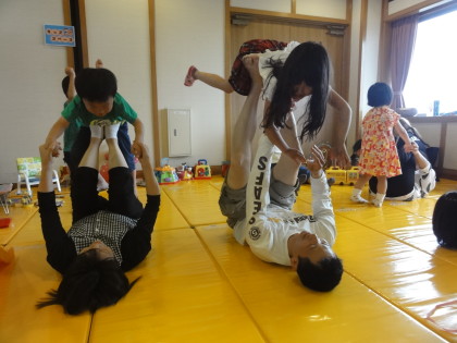 飛行機のポーズでバランス♪